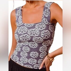 So Me Gray and White Floral Seamless Top